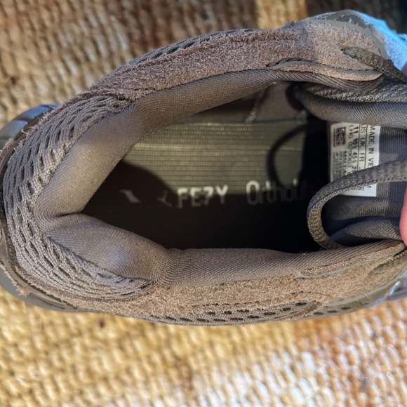 Yeezy 500 Taupe - Picture 4 of 7